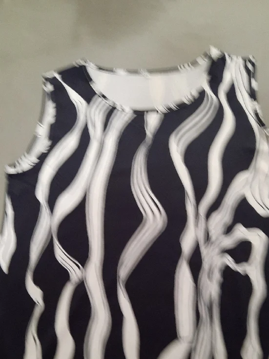 Women’s Black & White Sleeveless Wave-Print Top - Size XXL - Picture 4 of 11